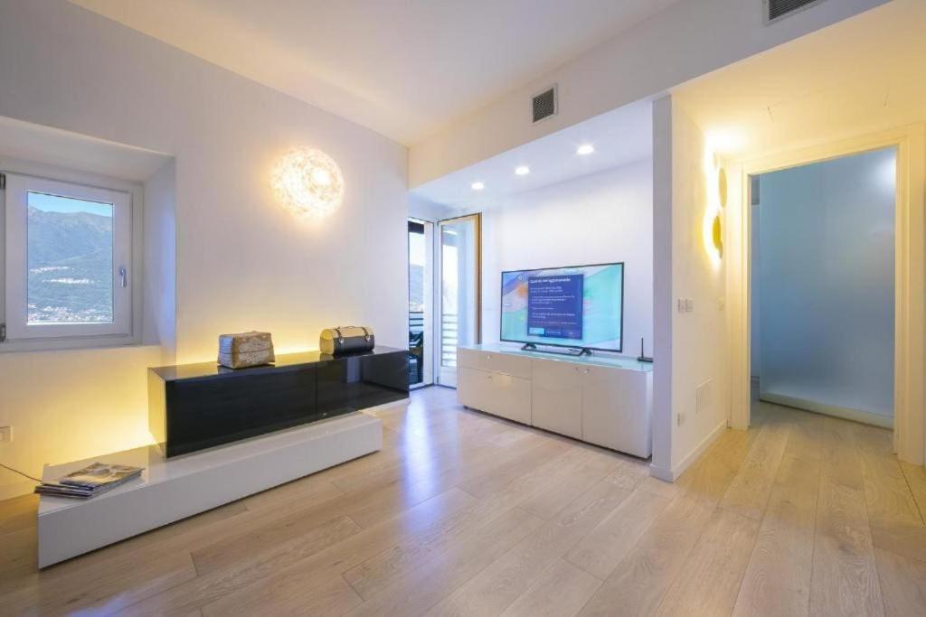Poolside Apartment Cristina Bellano Extérieur photo