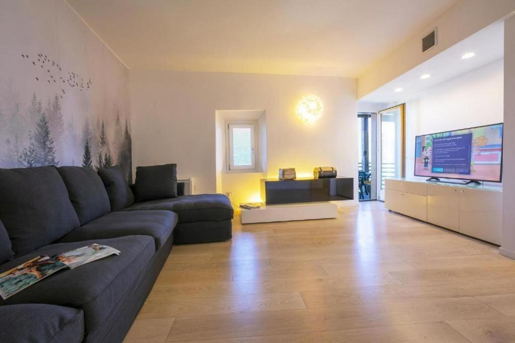 Poolside Apartment Cristina Bellano Extérieur photo